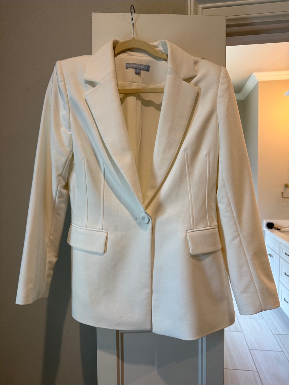 Ann Taylor Ivory Single-Button Tailored Blazer size 6 and matching pants size 4